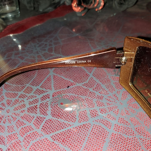 NWT 🤎Beautiful Brown Designer Sunglasses With UV Protection by DG🤎 - Picture 5 of 11